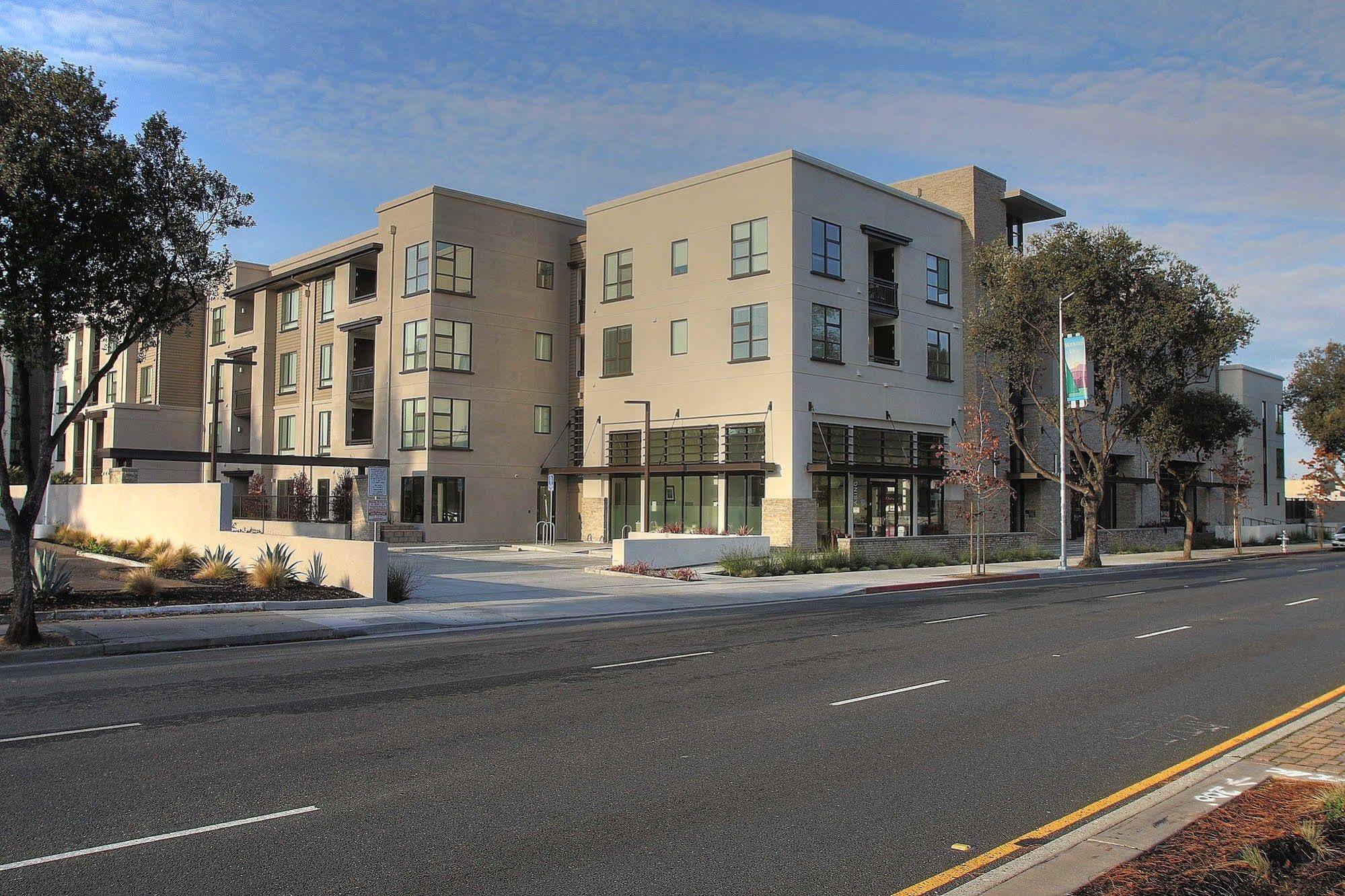 Apartamento Oakwood Mountain View Exterior foto