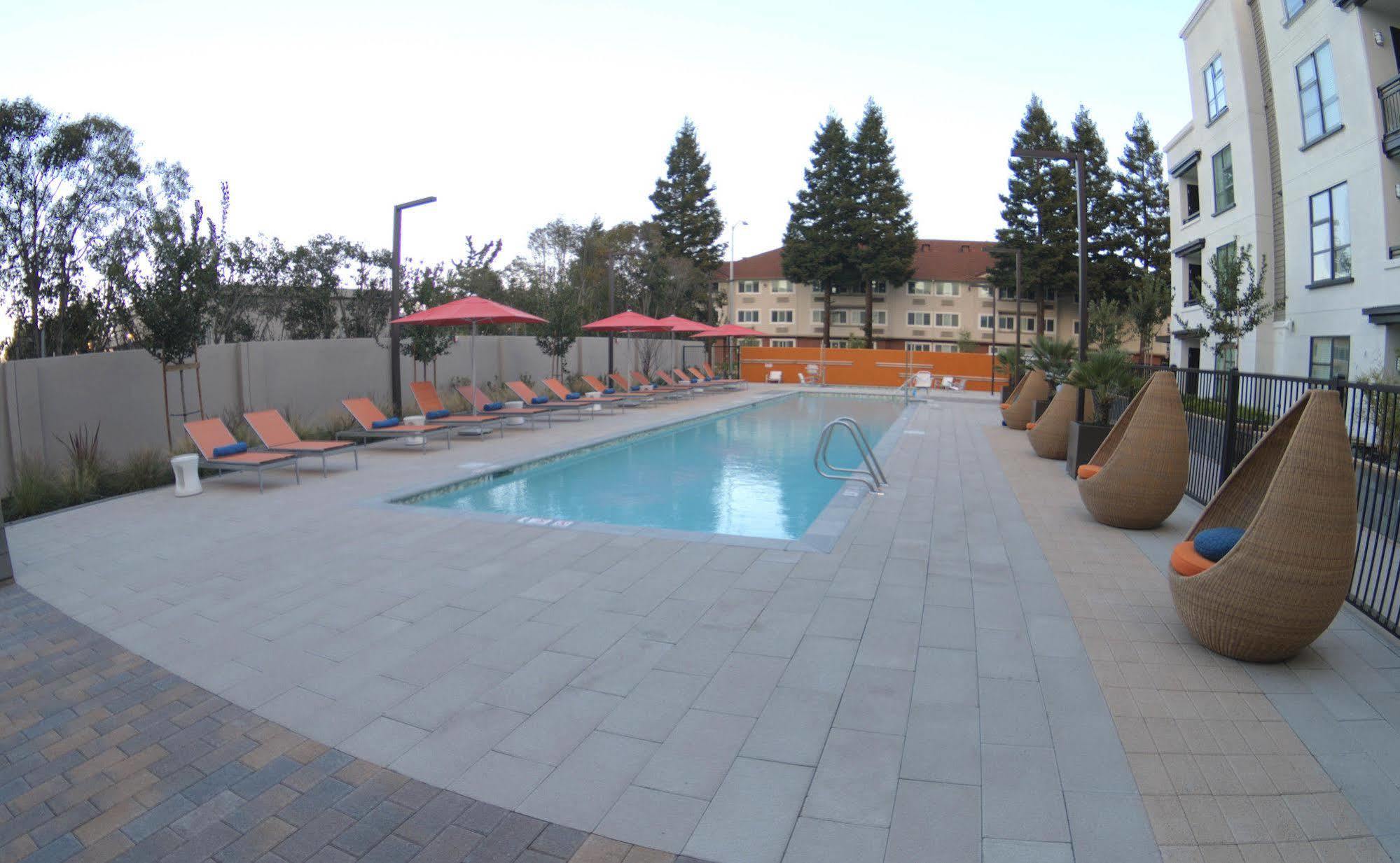 Apartamento Oakwood Mountain View Exterior foto